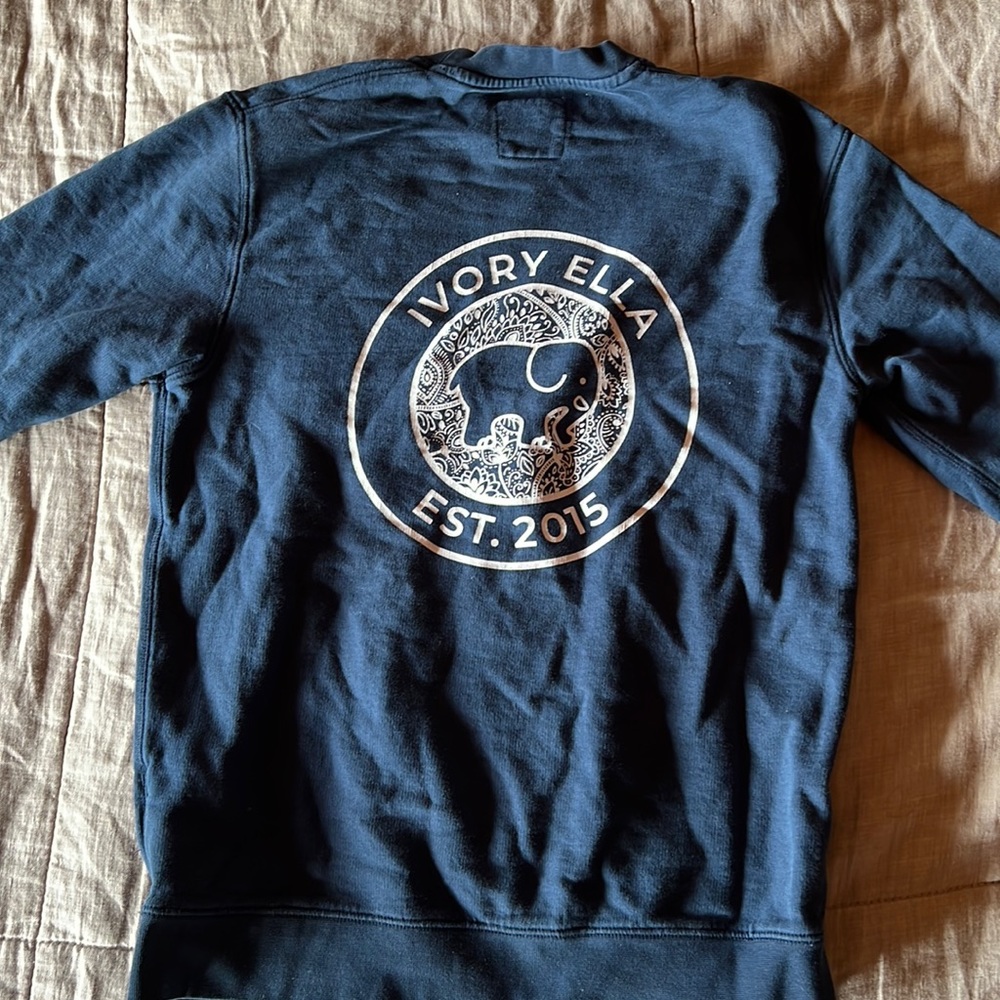 Ivory Ella crewneck. XS Navy blue.